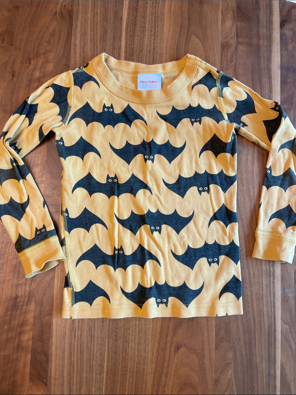 Hanna Andersson Yellow and Black Bat Print Pajama Set - Picture 3 of 7